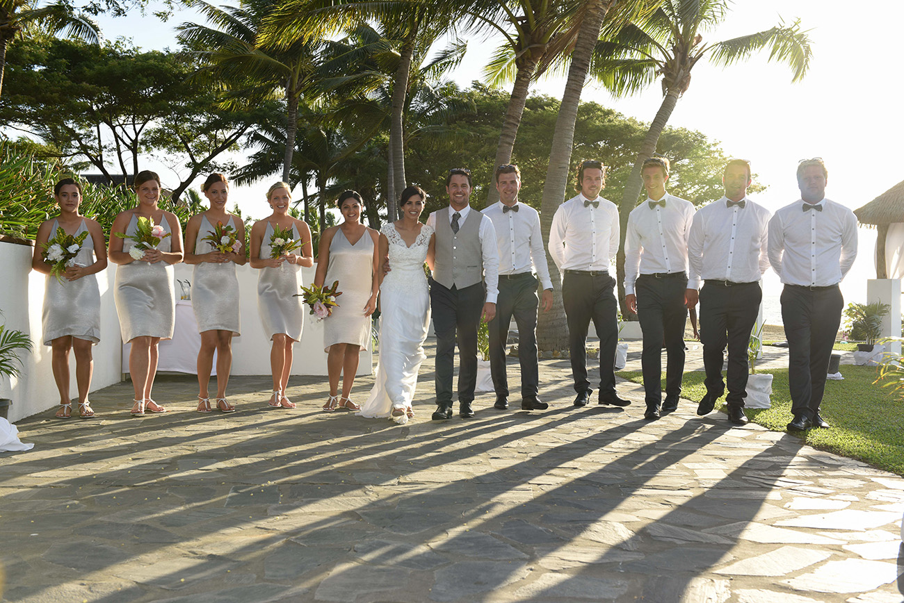 Alignment of bridsmaids in the bride' side and groomsmen in the groom' side