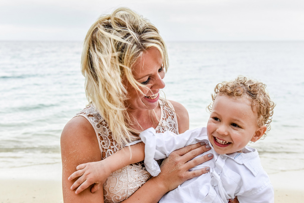 The bride plays with her son by the sea at her mariage on Malolo Island, Plantation Island Resort, Fiji Family Photographer
