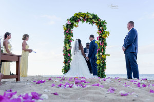Beach wedding in Fiji by Anais Photography.