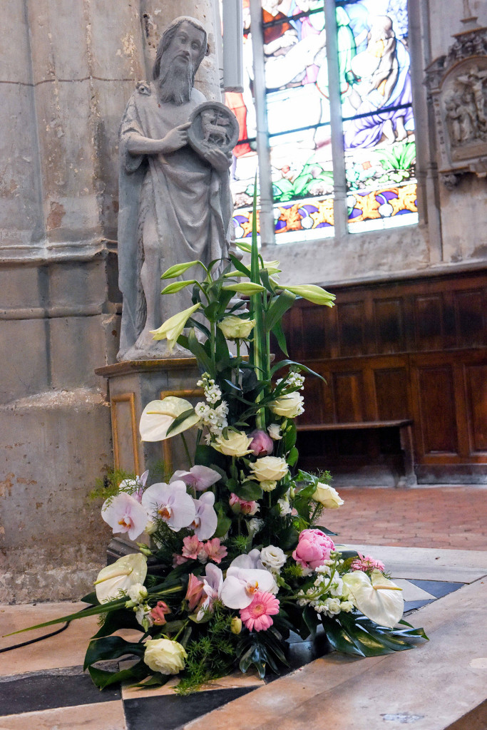 Fleurs dans l'église Flower to decorate inside the church