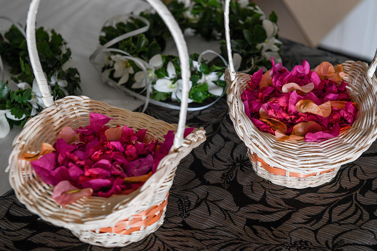 Baskets of pink flower petals at the wedding
