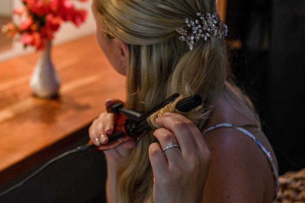 The bride curls her hair
