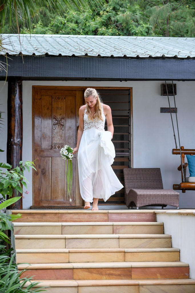 The bride walks down the stairs barefoot
