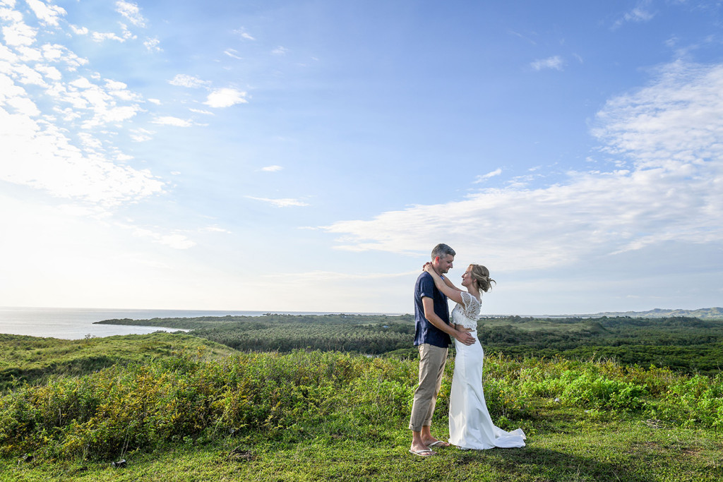 Bride and groom elope in green Fiji landscape