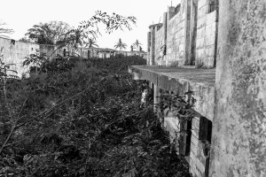 Black and white photo of abandoned building in Warwick Fiji