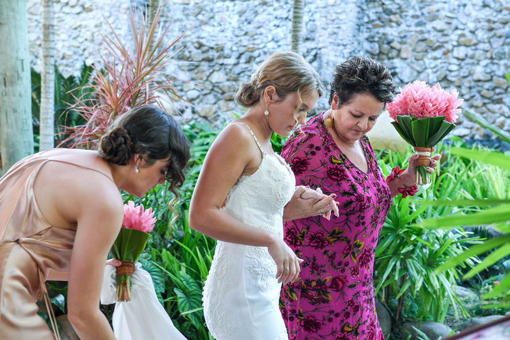 Mom walks bride out of the hotel