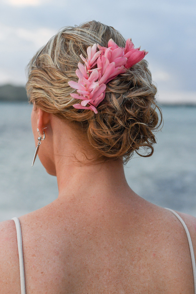 Tropical flower hair band in bride's hair