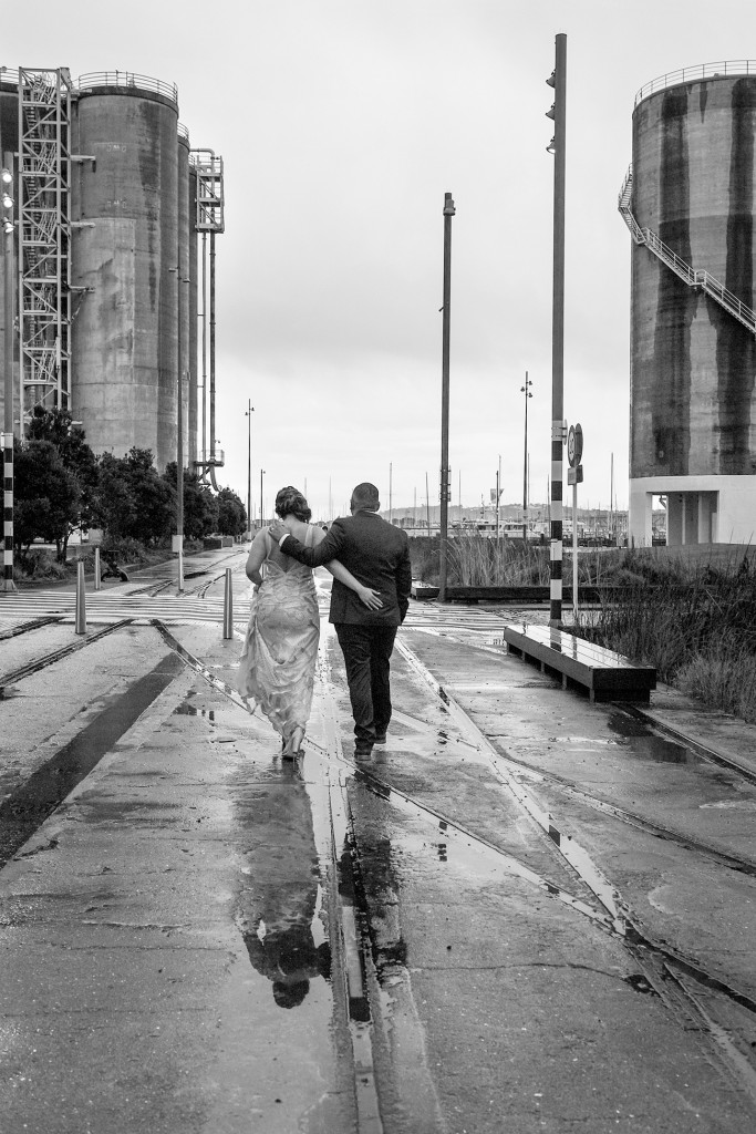 Black and white photo of Bride and groom strolling in Auckland city
