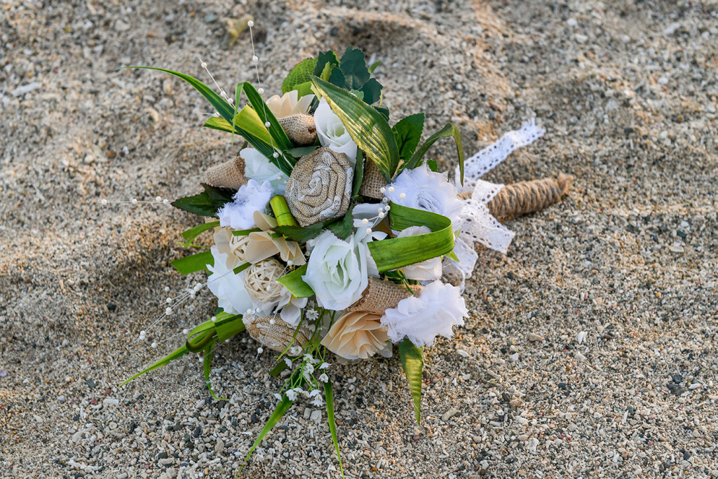 DIY burlap ribbon and white flower bohemian bouquet at the Outrigger Fiji