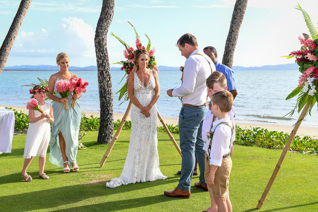 Groom reads his vows in front of breathtaking beach at Denarau Fiji