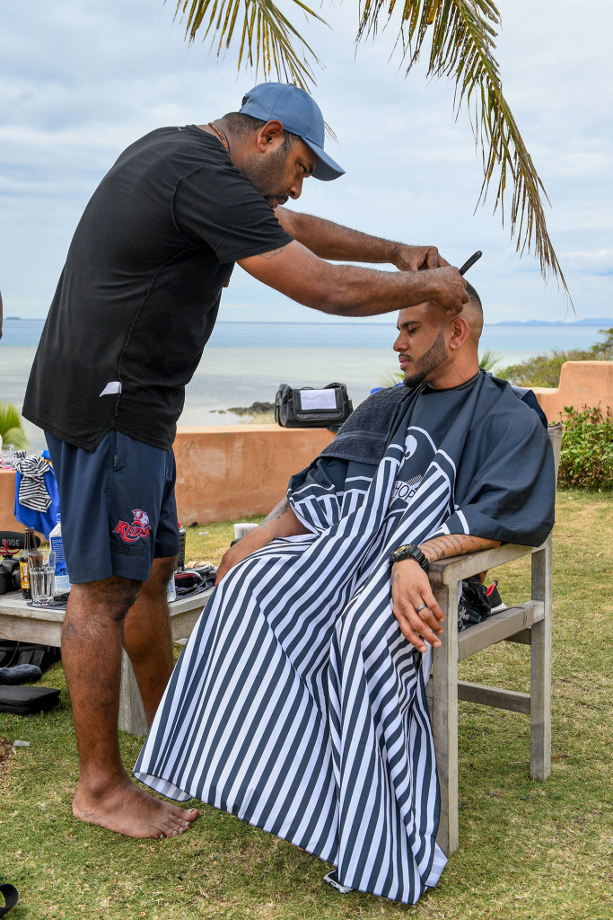 Kajal of Totoka hair shaves the groomsmen using old school razor