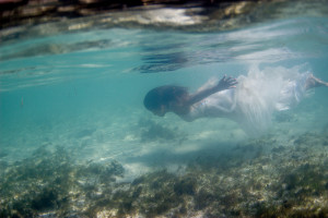 The dazzling mermaid-like bride swims underwater